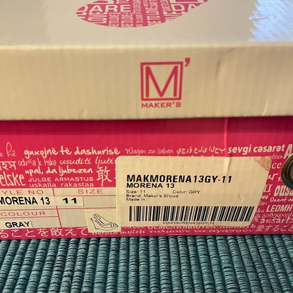 Grey wedge sandals.  Never worn still in box size 11. - Picture 7 of 8